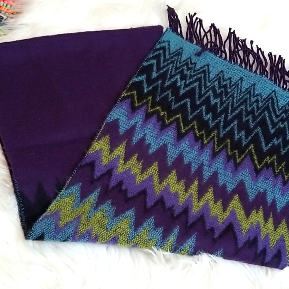 Softer Than Cashmere? D&Y Aztec tribal desig Scarf - Picture 12 of 12